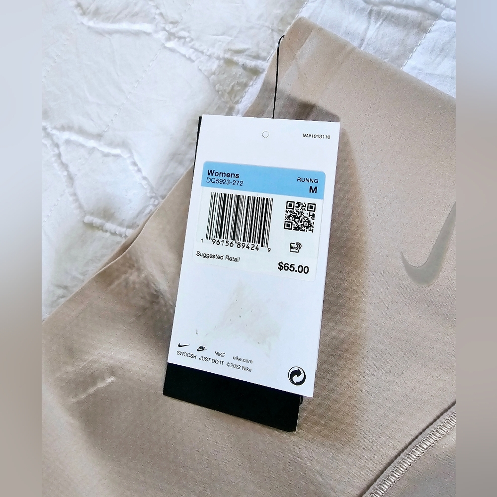 Nike Universa Women's High-Waisted 8" Biker Shorts with Pockets DQ5994-272 Sz M - Picture 9 of 10